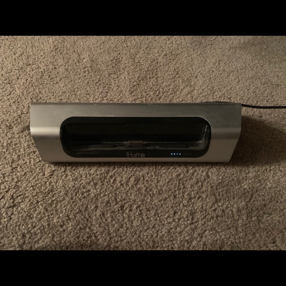 iHome - Picture 2 of 4
